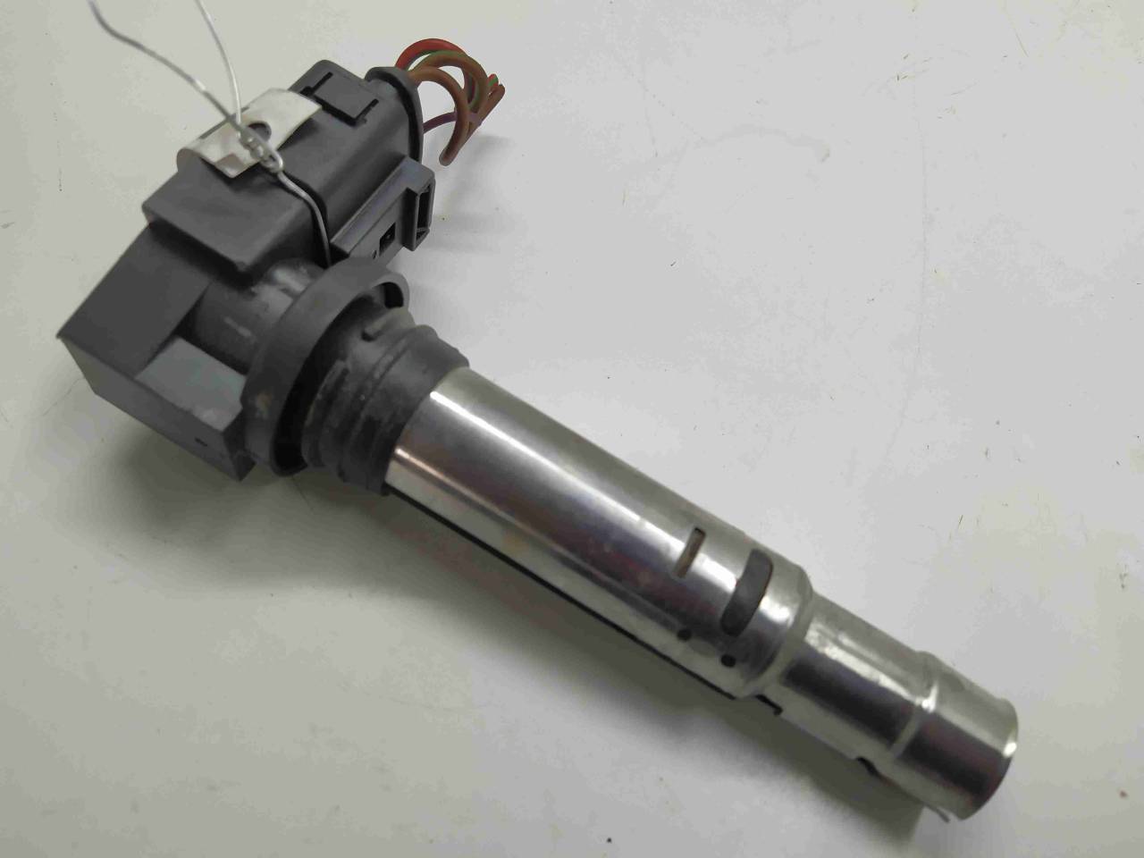 катушка зажигания Volkswagen Golf 5 поколение 2009, 1.4 л., i, бензин, МКПП, передний привод, 036905715F - фото №1