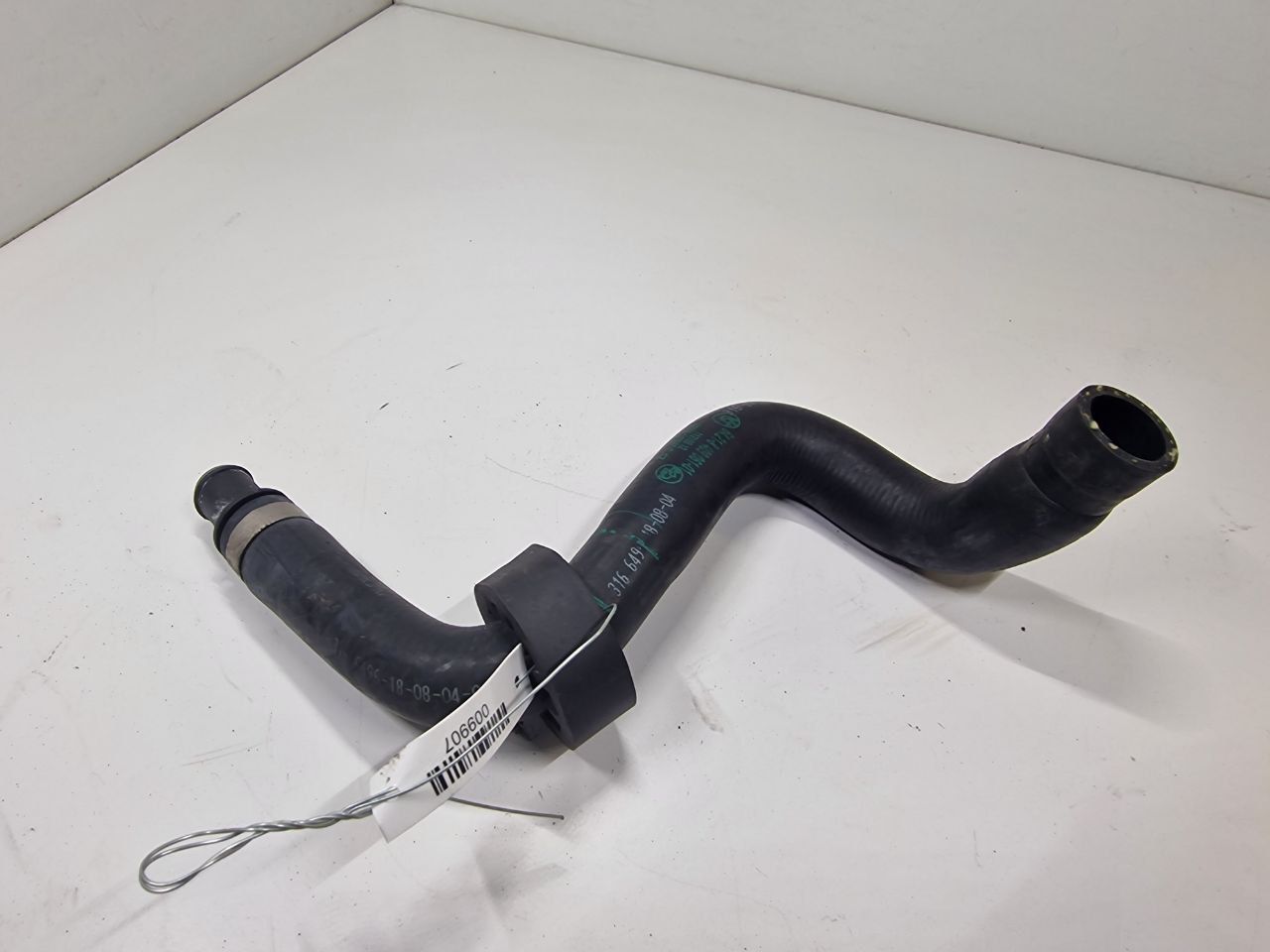 патрубок отопителя (печки) BMW 3 серия E90/E91/E92/E93 2005, 3.0 л., i, бензин, АКПП, седан, задний привод, 8409061, 11218912 - фото №1