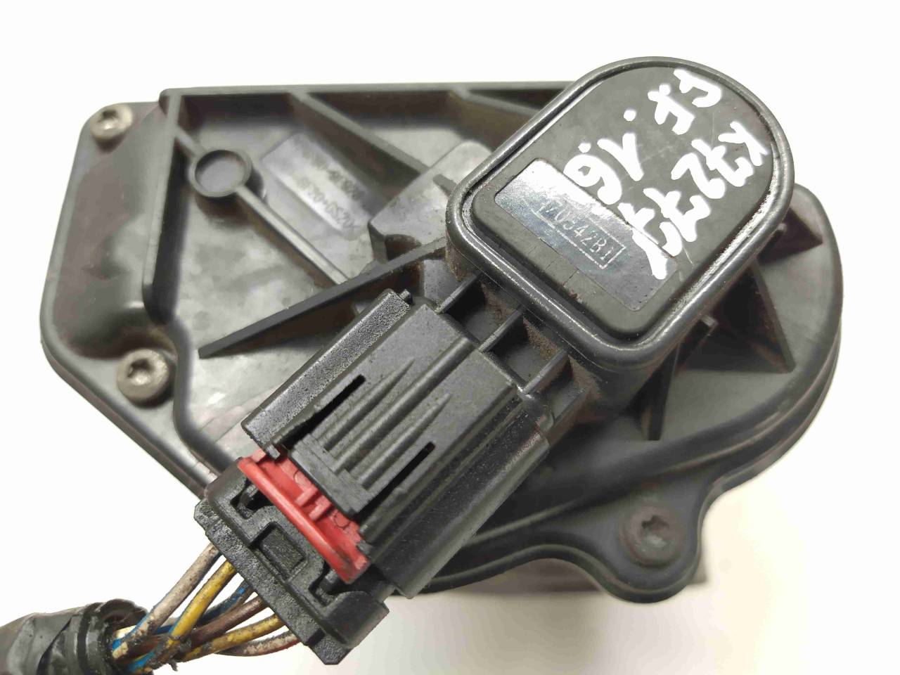 заслонка дроссельная Ford Focus 2 поколение 2007, 1.6 л., i, бензин, МКПП, передний привод, VP4F9U9E928BC - фото №1