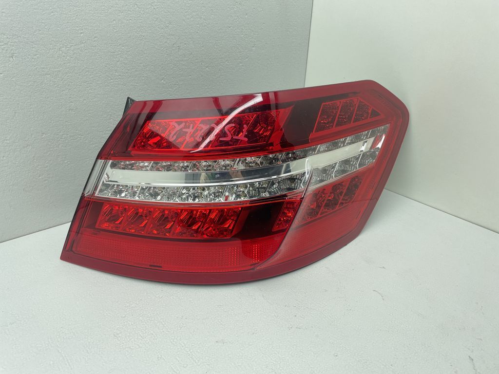 фонарь задний правый Mercedes-Benz E-Класс W212/S212/C207/A207 2011, седан, A2129060658, 2129060658 - фото №1