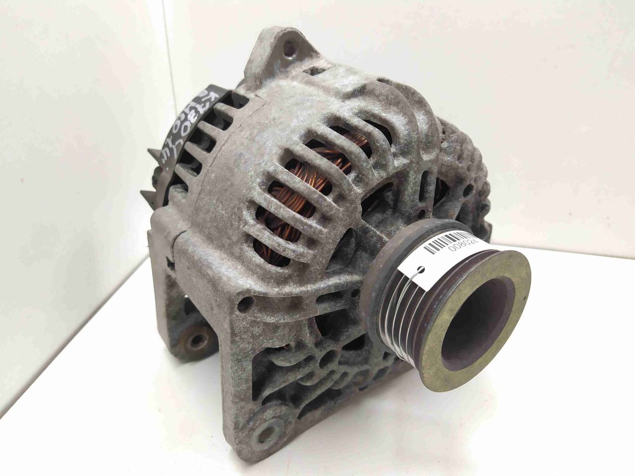 генератор Renault Megane 2 поколение 2006, 1.4 л., i, бензин, МКПП, передний привод, 8200588648, 2543439A - фото №1