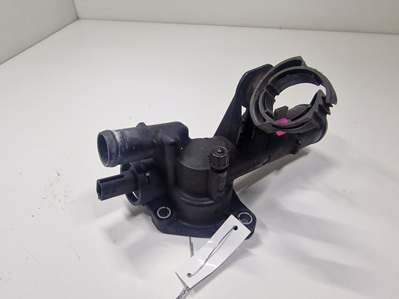 корпус термостата Renault Scenic 3 поколение 2011, 1.5 л., DCi, дизель, МКПП, передний привод, 8200766043 - фото №1