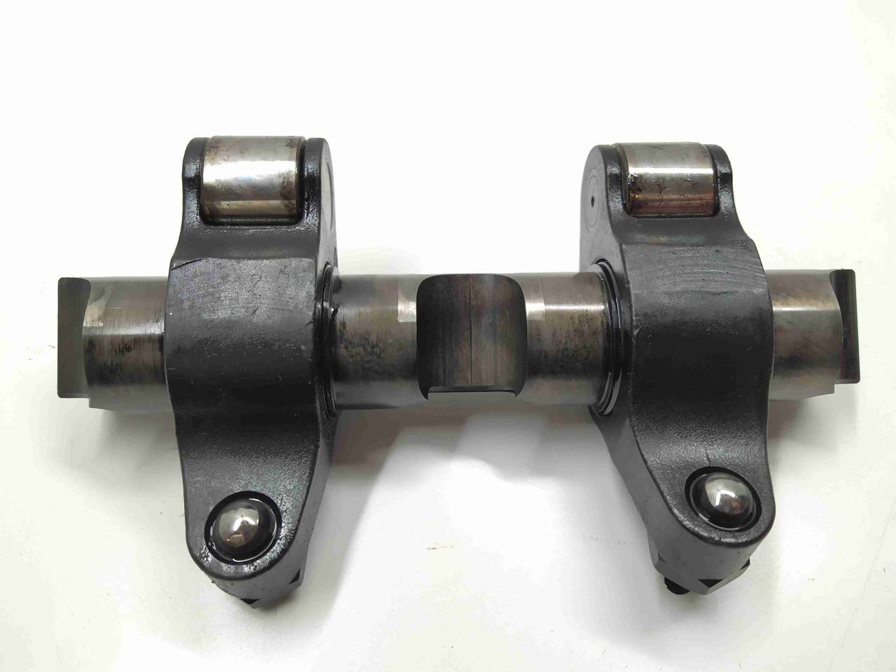 коромысло клапана (рокер) Volkswagen Golf 4 поколение 2002, 1.9 л., TD, дизель, МКПП, передний привод, 038443D - фото №1