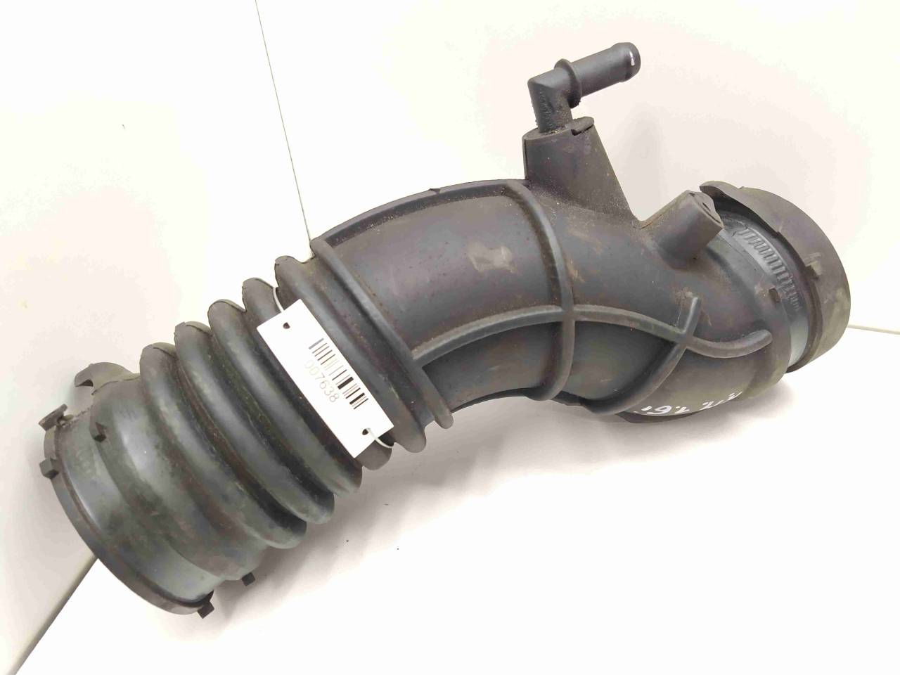 патрубок воздушного фильтра Renault Megane 3 поколение 2010, 1.6 л., i, бензин, МКПП, передний привод, 8201011647 - фото №1