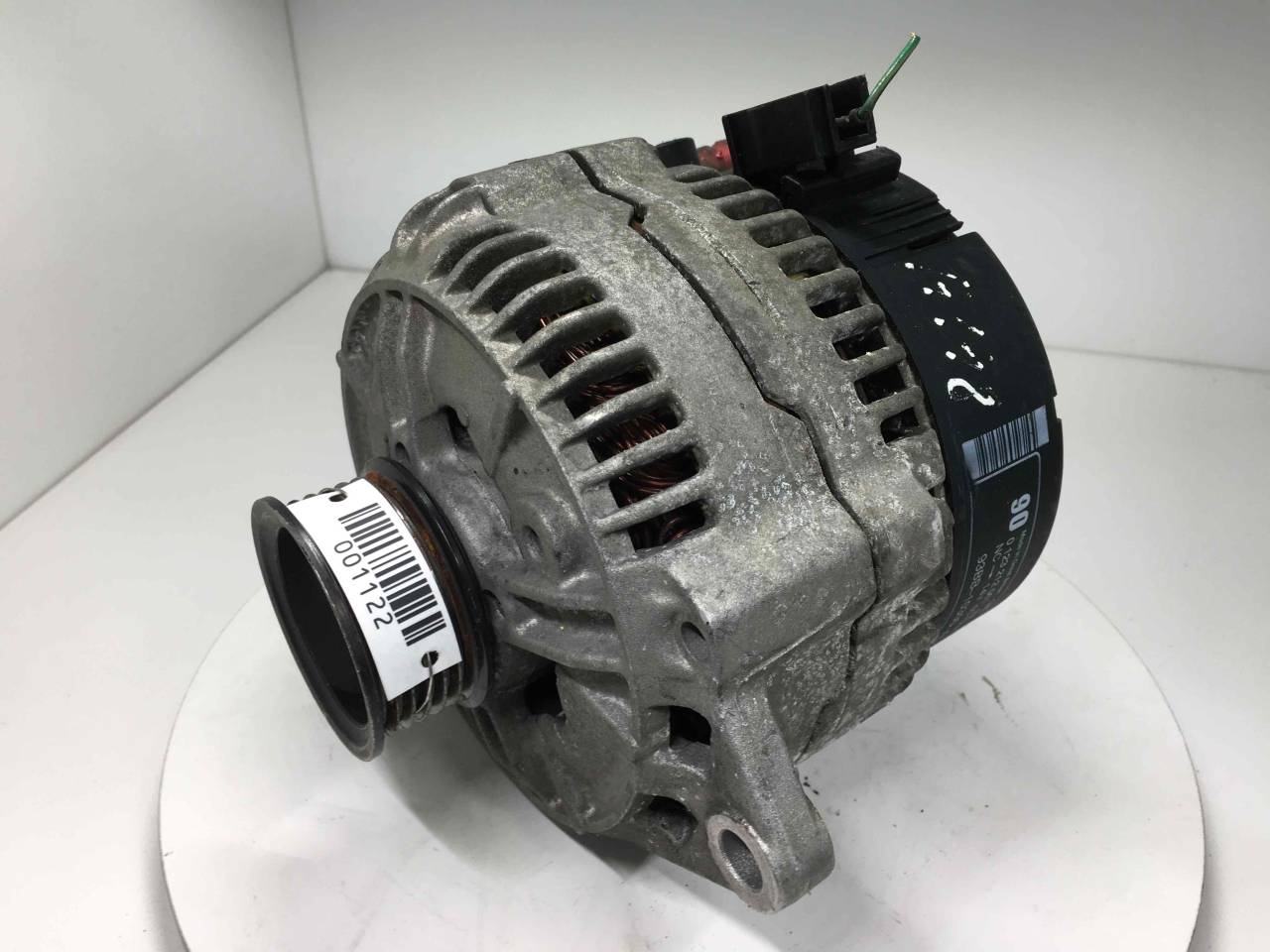 генератор Ford Mondeo 2 поколение 2000, 2.0 л., i, бензин, 01232121001 - фото №1