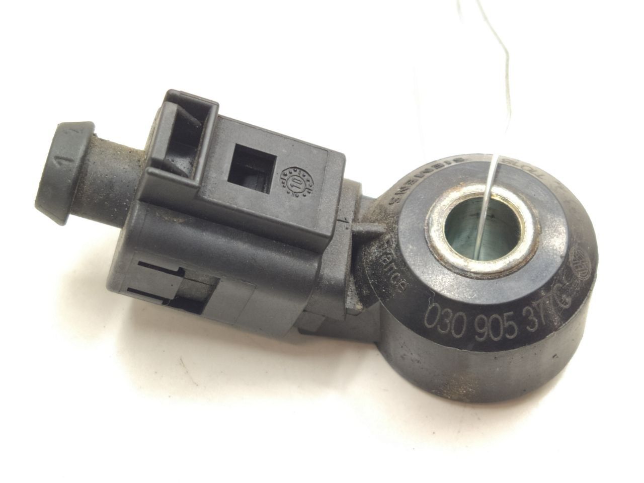 датчик детонации SEAT Ibiza 4 поколение 2011, 1.4 л., i, бензин, МКПП, передний привод, 030905377C - фото №1