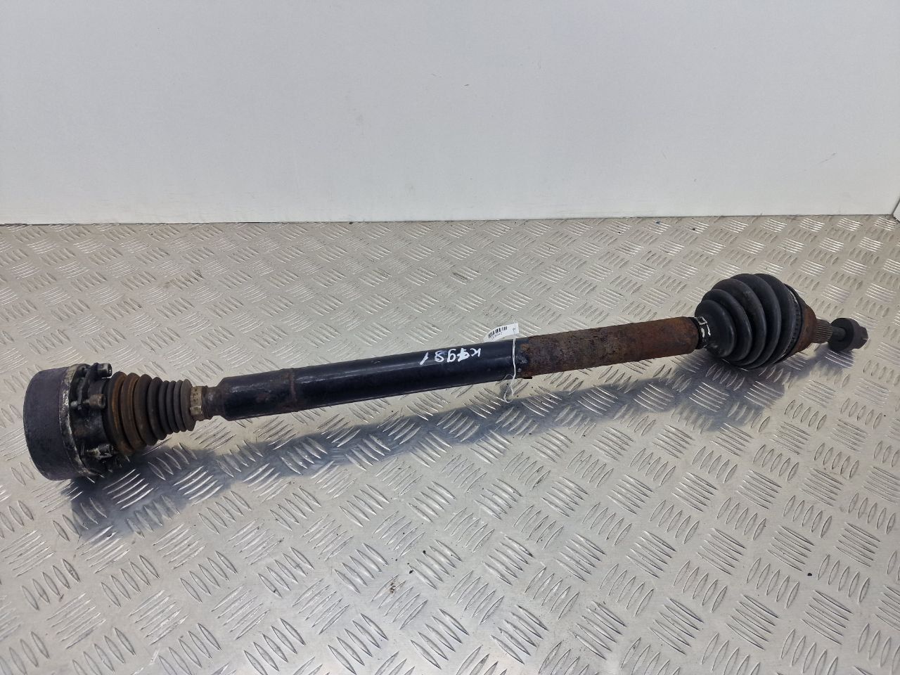 полуось передняя правая (приводной вал, ШРУС) SEAT Altea 1 поколение 2006, 1.9 л., TD, дизель, МКПП, передний привод, - - фото №1