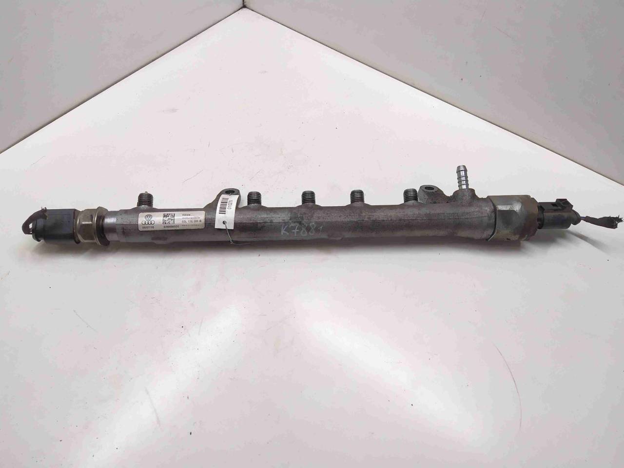 топливная рампа SEAT Ibiza 4 поколение 2010, 1.6 л., TD, дизель, МКПП, передний привод, 03L130089B - фото №1