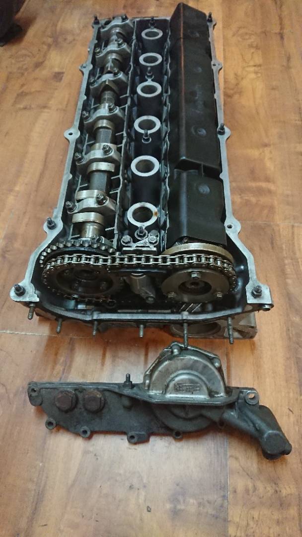 головка блока цилиндров BMW 5 серия E39 1997, 2.5 л., M52 B25 (256S3), бензин, 1738400 - фото №1