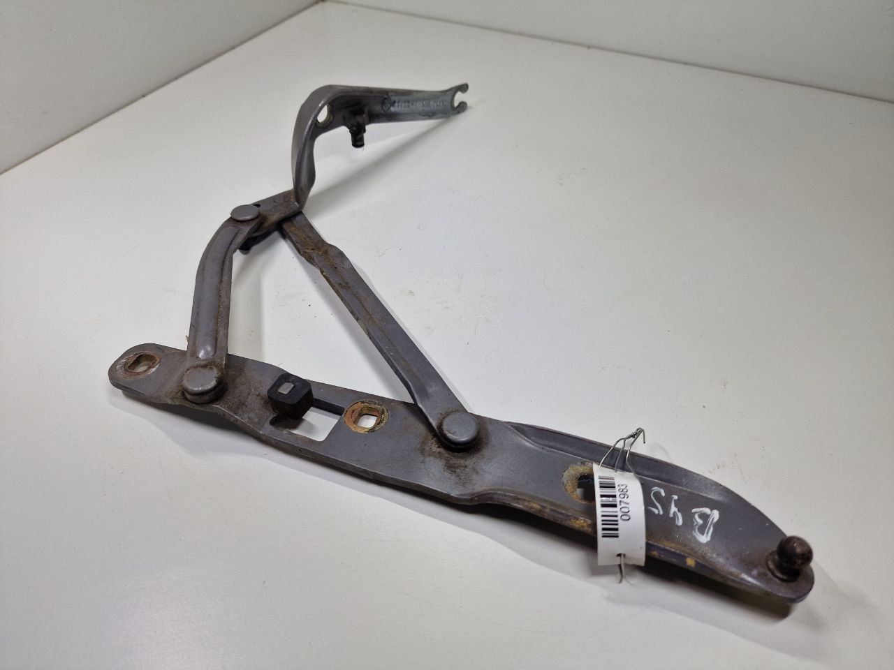 петля крышки багажника BMW 5 серия E39 1997, 2.0 л., i, бензин, МКПП, седан, задний привод, 8159398 - фото №1