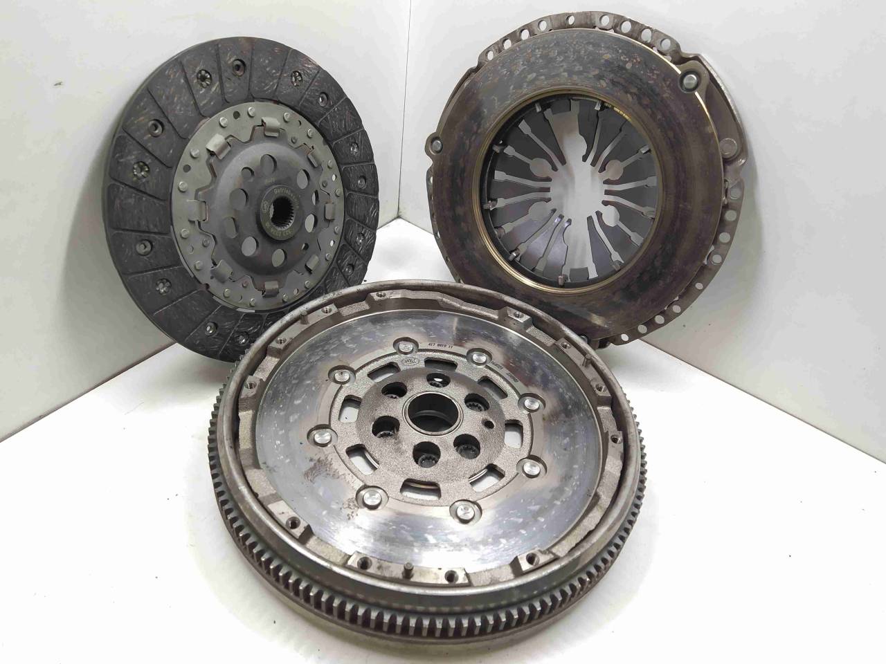 маховик SEAT Ibiza 4 поколение 2010, 1.6 л., TD, дизель, МКПП, передний привод, CAY, 417001911, 323037410, 123035310 - фото №1