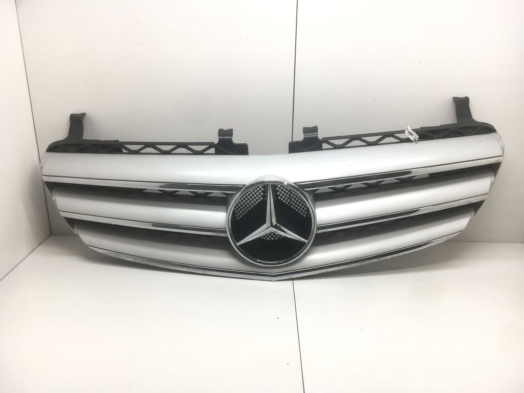 решетка радиатора Mercedes-Benz R-Класс W251 2006, минивэн, A2518880223, A2518800383, A2518880423, A2518880141, A2518880241, A2518880623, 2518880223, 2518800383, 2518880423, 2518880141, 2518880241, 2518880623 - фото №1