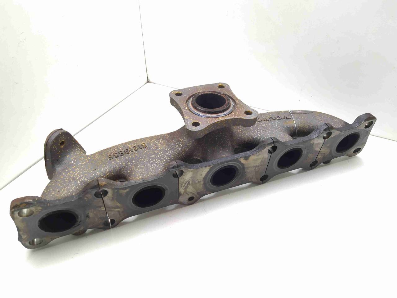 коллектор выпускной Volvo XC70 3 поколение 2009, 2.4 л., TD, дизель, АКПП, передний привод, 31219856 - фото №1