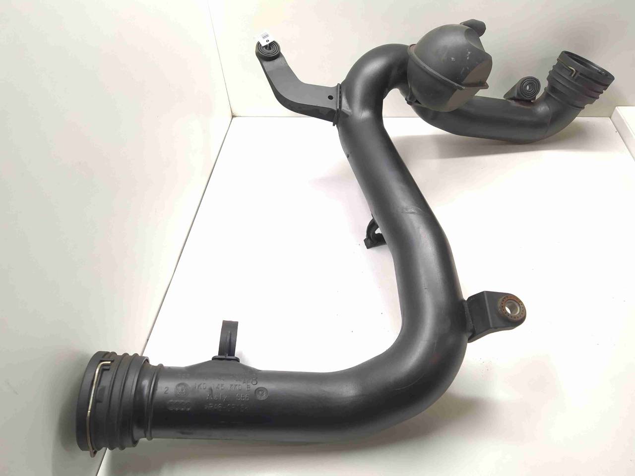 патрубок интеркулера Volkswagen Passat B6 2006, 1.9 л., TD, дизель, МКПП, передний привод, 1K0145770B, 1K0145762 - фото №1