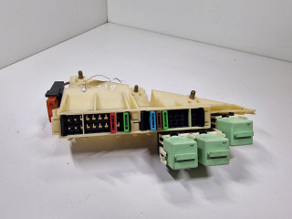 блок реле BMW 5 серия E39 1997, 2.0 л., i, бензин, МКПП, седан, задний привод, 8371884