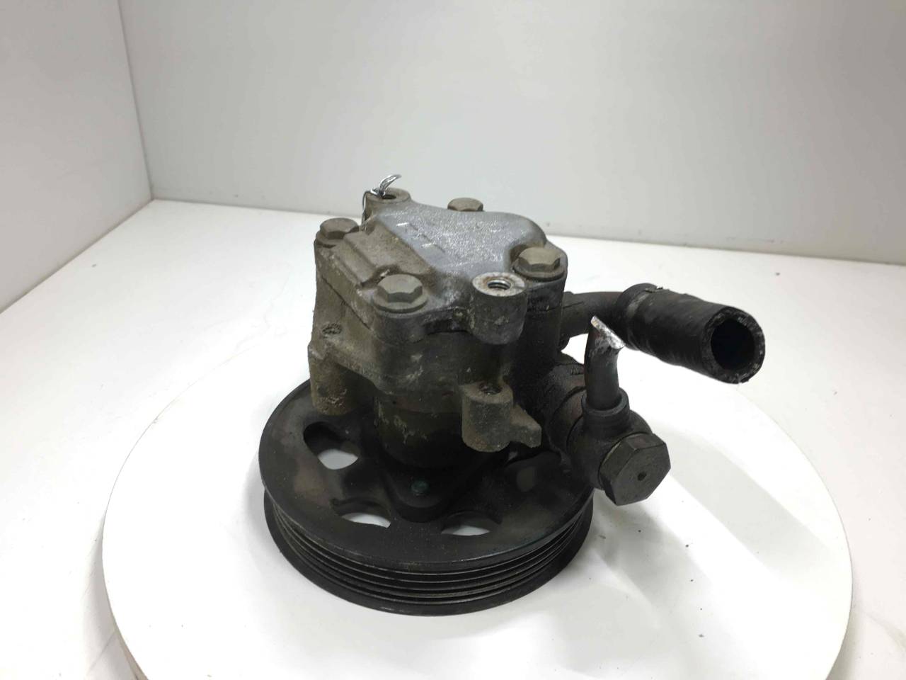 насос гидроусилителя руля Volkswagen Passat B5 2001, 1.6 л., i, бензин, МКПП, передний привод, 8D0145156L - фото №1