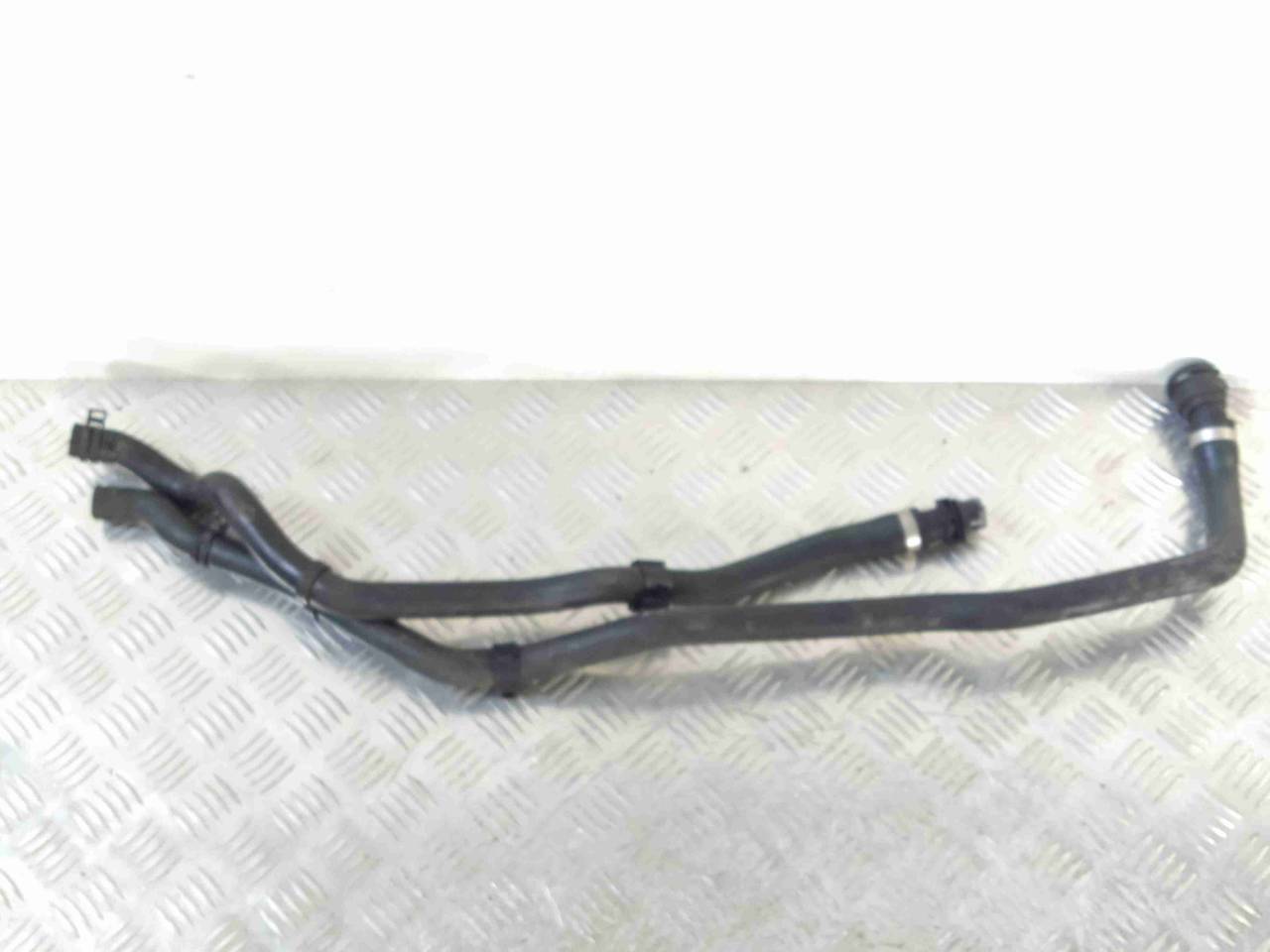 патрубок отопителя (печки) BMW 1 серия F20/F21 2012, 1.6 л., Ti, бензин, АКПП, задний привод, 64219223587, 9223587 - фото №1