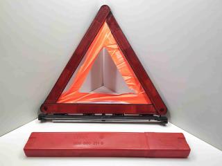 знак аварийной остановки Audi A6 C5 [рестайлинг] 2004, 2.5 л., дизель, АКПП, седан, передний привод, 8D9860251B