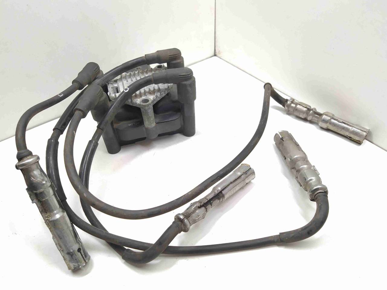 катушка зажигания Audi A3 8P 2004, 1.6 л., i, бензин, МКПП, передний привод, 032905106B - фото №1