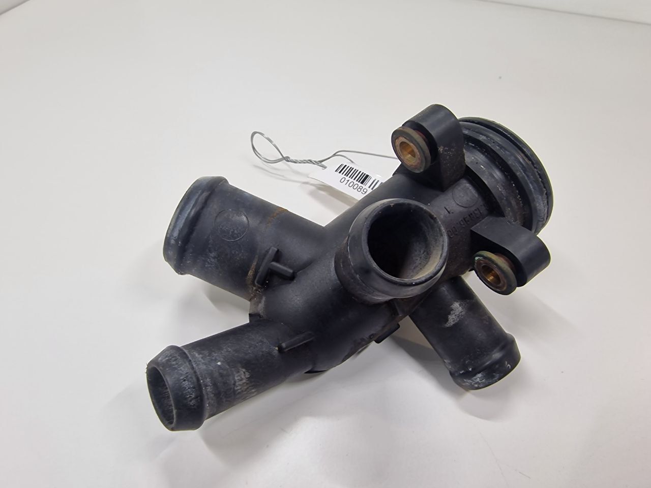 фланец (тройник) системы охлаждения Ford Transit 7 поколение 2012, 2.2 л., TDCi, дизель, МКПП, полный привод, BK3Q8A544AC - фото №1