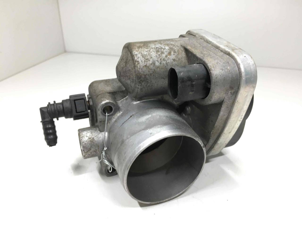 заслонка дроссельная Renault Scenic 2 поколение 2005, 1.6 л., i, бензин, МКПП, передний привод, 8200190230, 8200171134B - фото №1