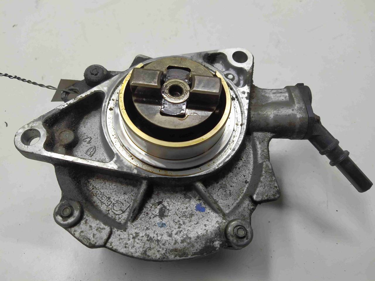 насос вакуумный Peugeot 207 1 поколение 2008, 1.4 л., i, бензин, МКПП, передний привод, 8FS - фото №1