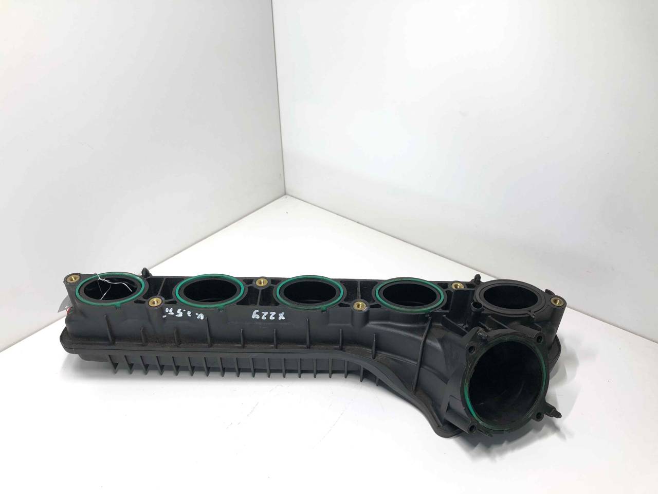 коллектор впускной Volvo V50 1 поколение 2004, 2.5 л., Ti, бензин, МКПП, передний привод, 30646520, 2900310899 - фото №1