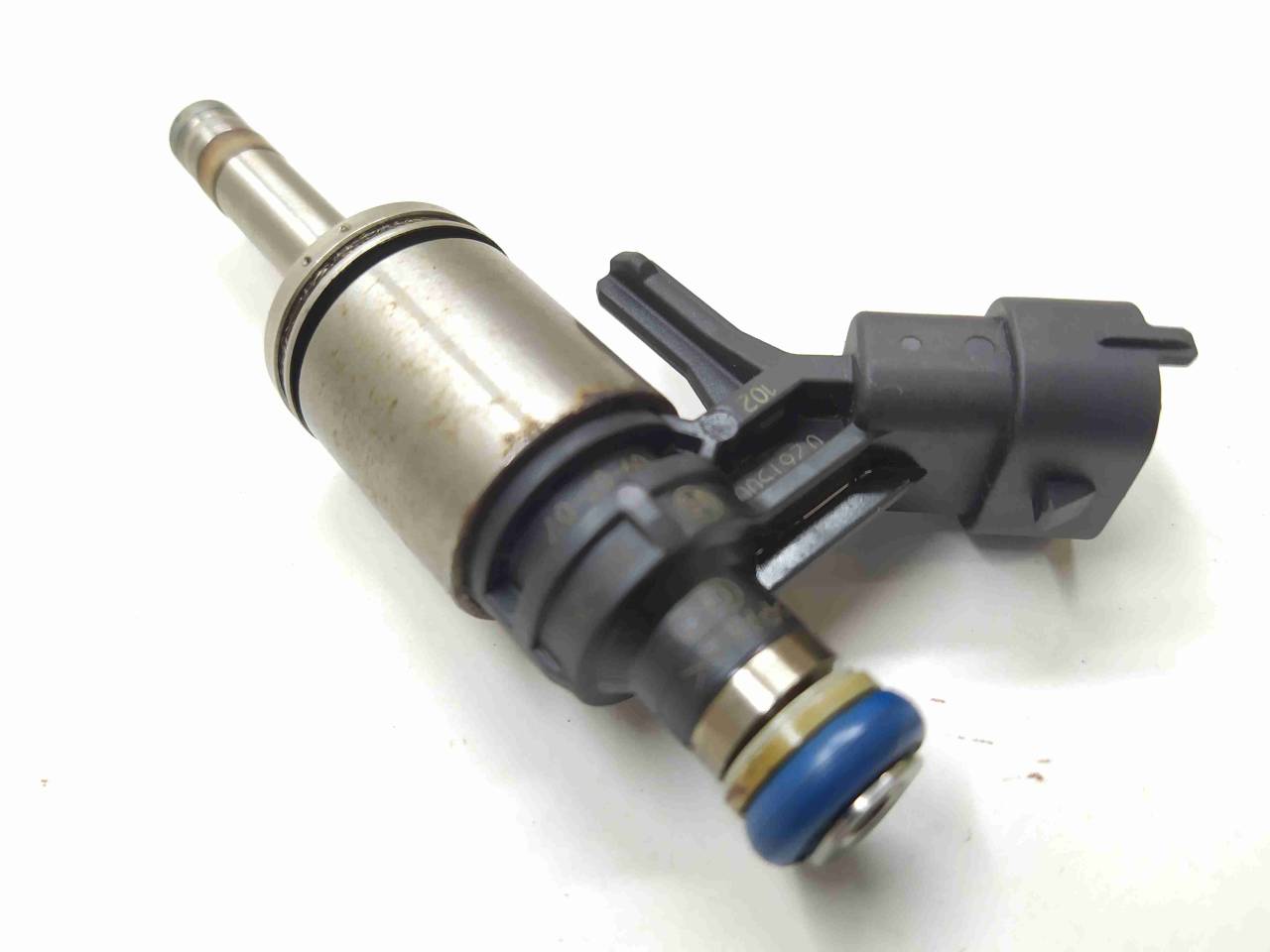 форсунка Peugeot 3008 1 поколение 2010, 1.6 л., Ti, бензин, МКПП, передний привод, 0261500102, 7598785, V7598785, 13647598785 - фото №1