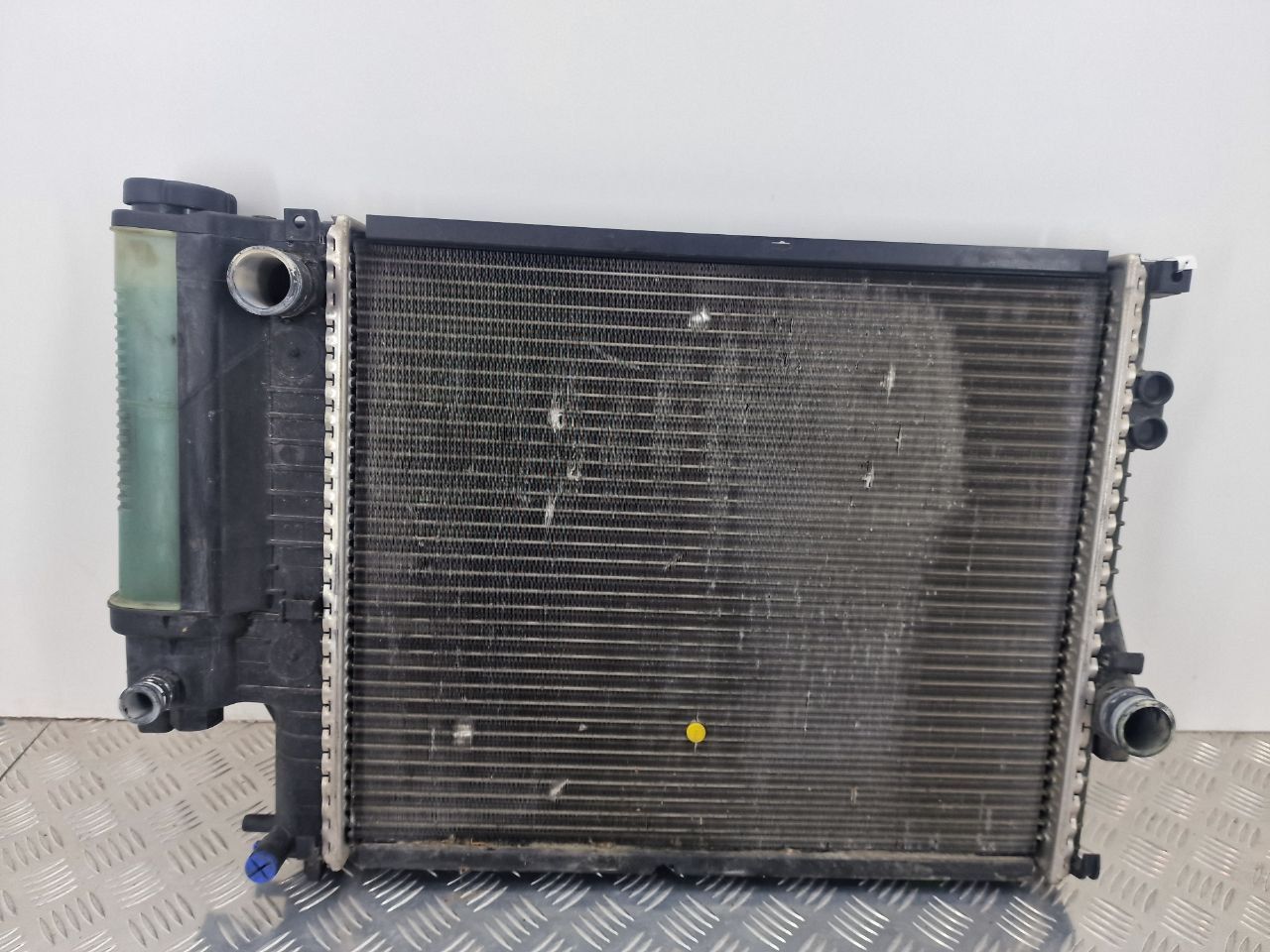 радиатор (основной) BMW 5 серия E39 1997, 2.0 л., i, бензин, МКПП, седан, задний привод, 1740697, 1432819, 17101432820, 1432820 - фото №1