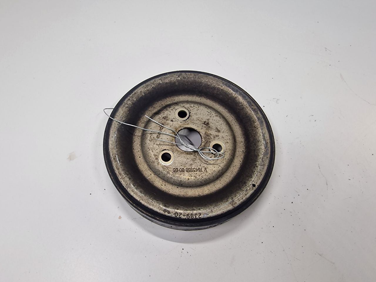 шкив помпы Peugeot 3008 1 поколение 2010, 1.6 л., Ti, бензин, МКПП, передний привод, 75459588005 - фото №1