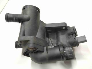 корпус термостата Volkswagen Golf 4 поколение 2005, 1.4 л., i, бензин, МКПП, передний привод, 032121111BM