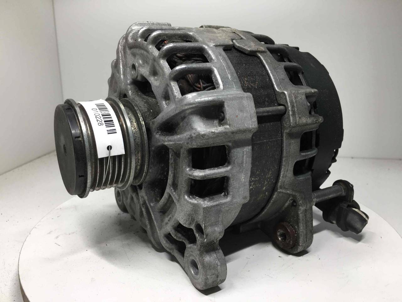 генератор Volkswagen Passat B7 2012, 2.0 л., TDi, дизель, 03L903024F, 0125811027 - фото №1