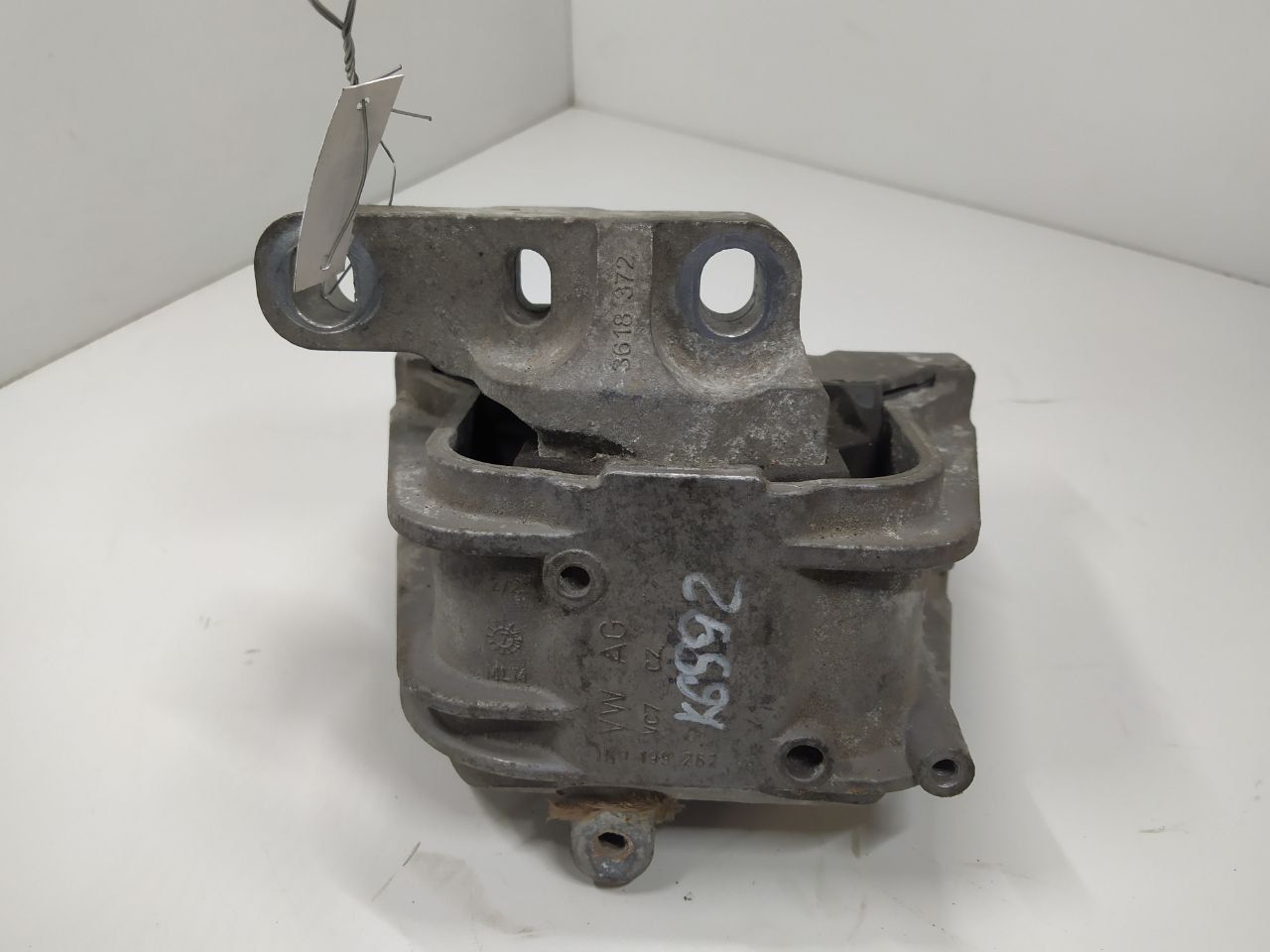 подушка крепления двигателя Volkswagen Passat B6 2007, 1.9 л., TD, дизель, МКПП, передний привод, 1K0199262M - фото №1