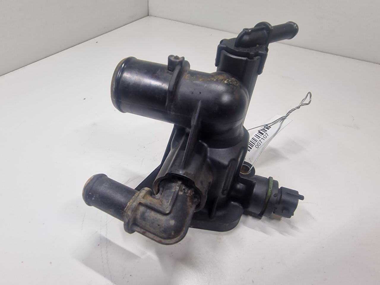 корпус термостата Fiat Panda 3 поколение 2017, 1.3 л., JTD, дизель, МКПП, полный привод, 55233327 - фото №1