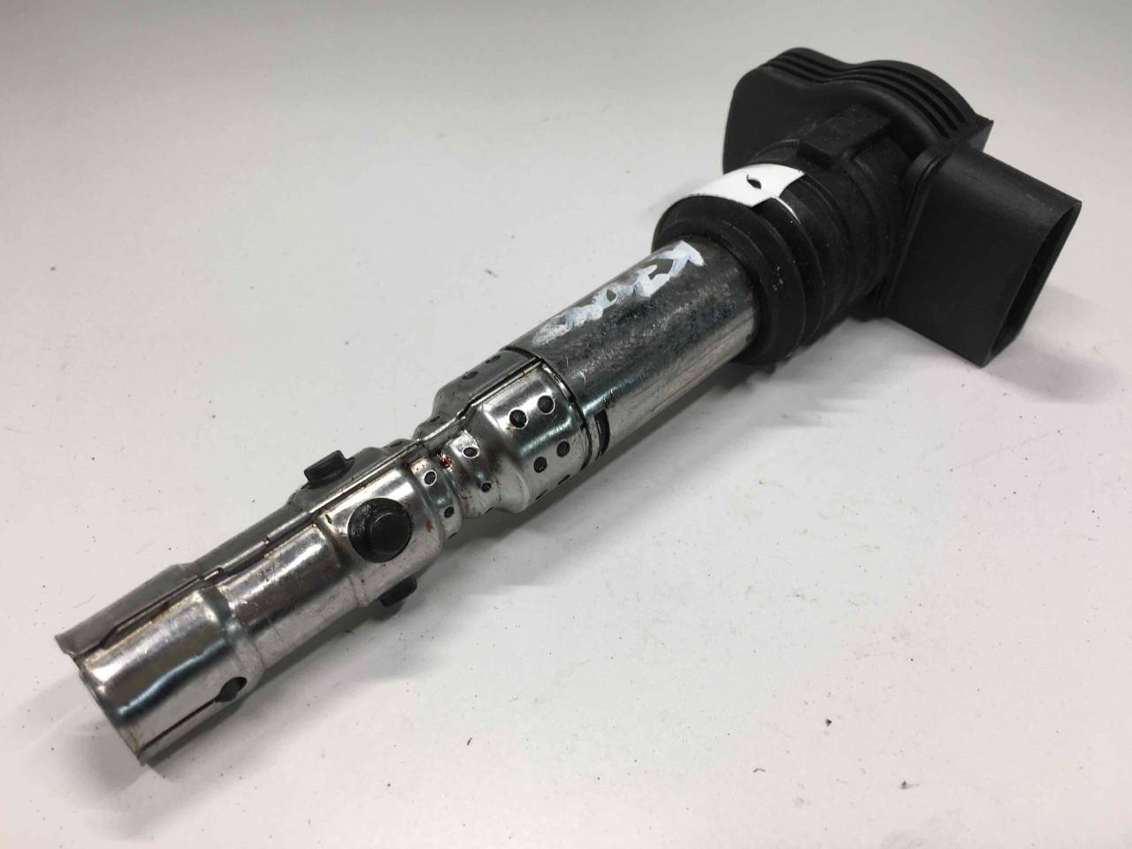 катушка зажигания Audi A4 B6 2004, 1.8 л., Ti, бензин, МКПП, передний привод, 06A905115D - фото №1