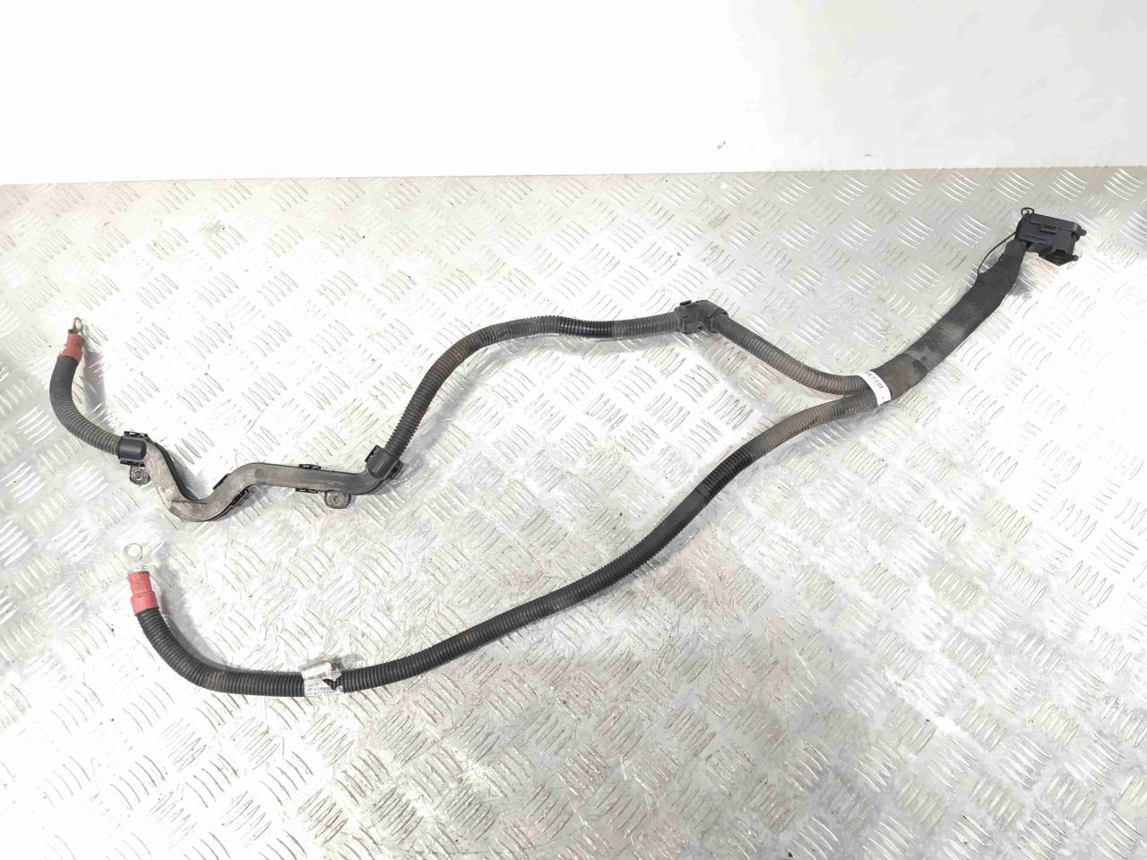 провод с генератора на стартер Fiat Ducato 3 поколение 2014, 2.3 л., JTD, дизель, МКПП, микроавтобус, передний привод, 1369110080 - фото №1