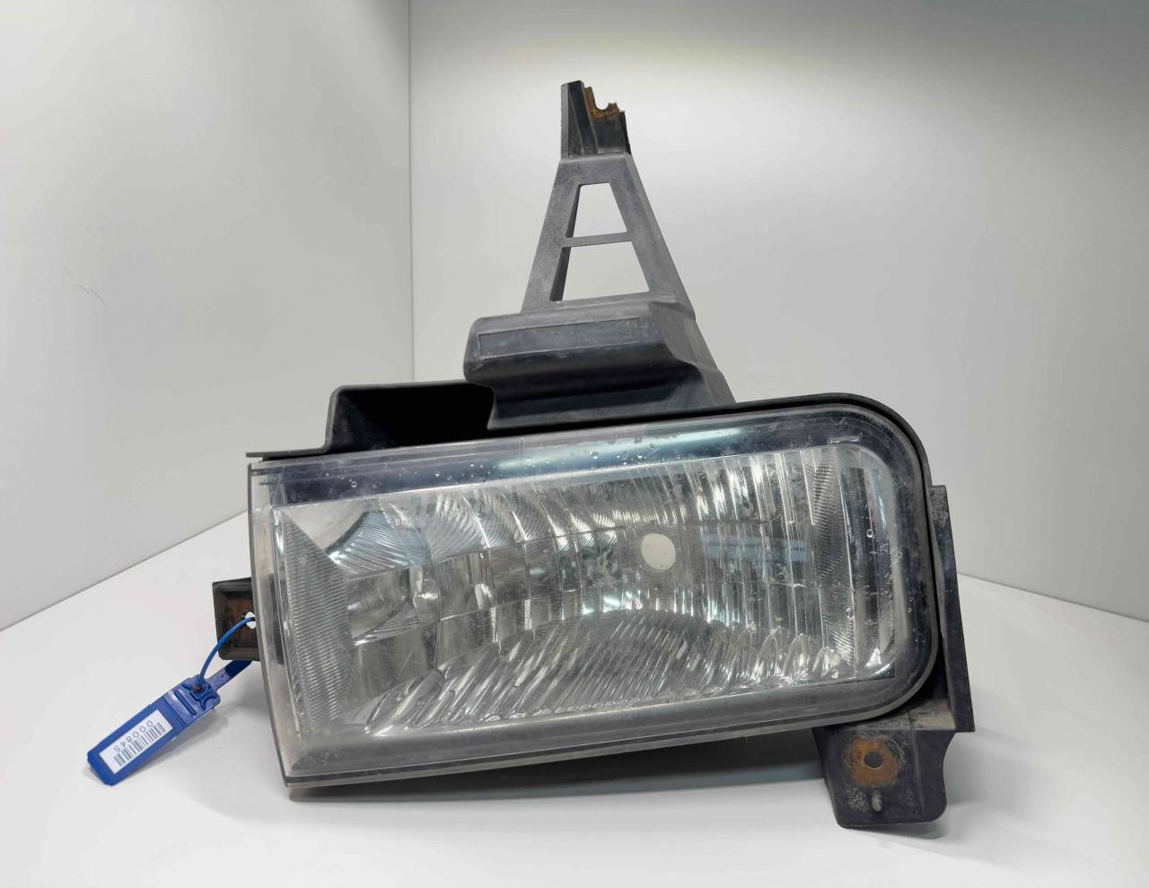 фара противотуманная левая Toyota Land Cruiser J200 2008, 4.5 л., дизель, 8122160141 - фото №1