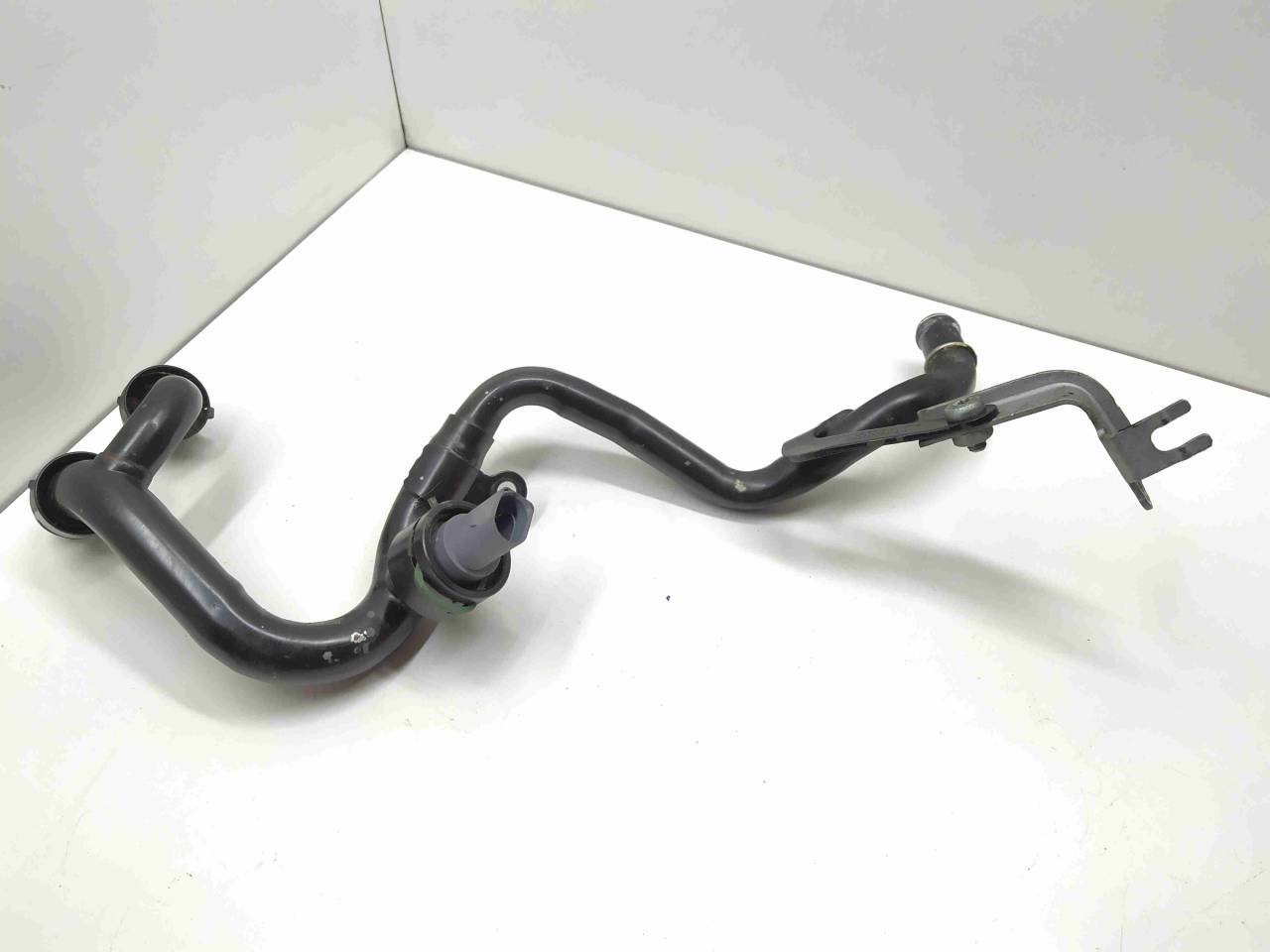 трубка охлаждающей жидкости Audi A6 4F/C6 2006, 2.7 л., дизель, АКПП, седан, передний привод, 059121065AH - фото №1