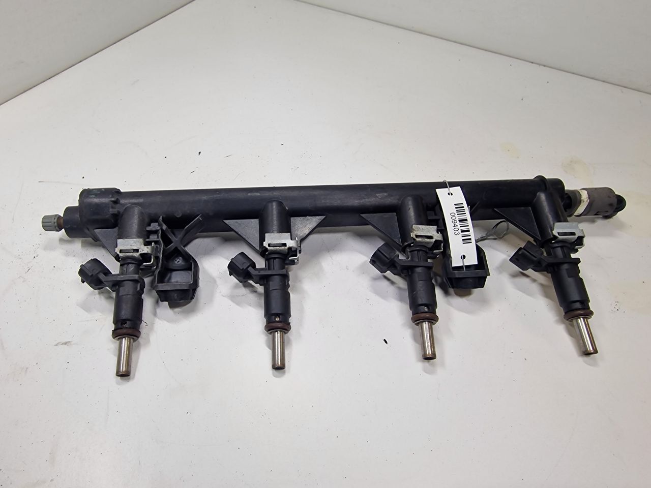 форсунка Peugeot 207 1 поколение 2008, 1.4 л., i, бензин, МКПП, передний привод, 75281768005, 8029P05578 - фото №1