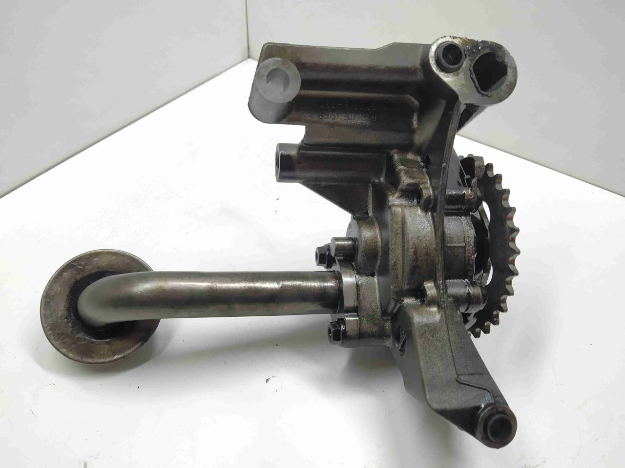 насос масляный Volkswagen Golf 4 поколение 2002, 1.9 л., TD, дизель, МКПП, передний привод, 038115105B - фото №1