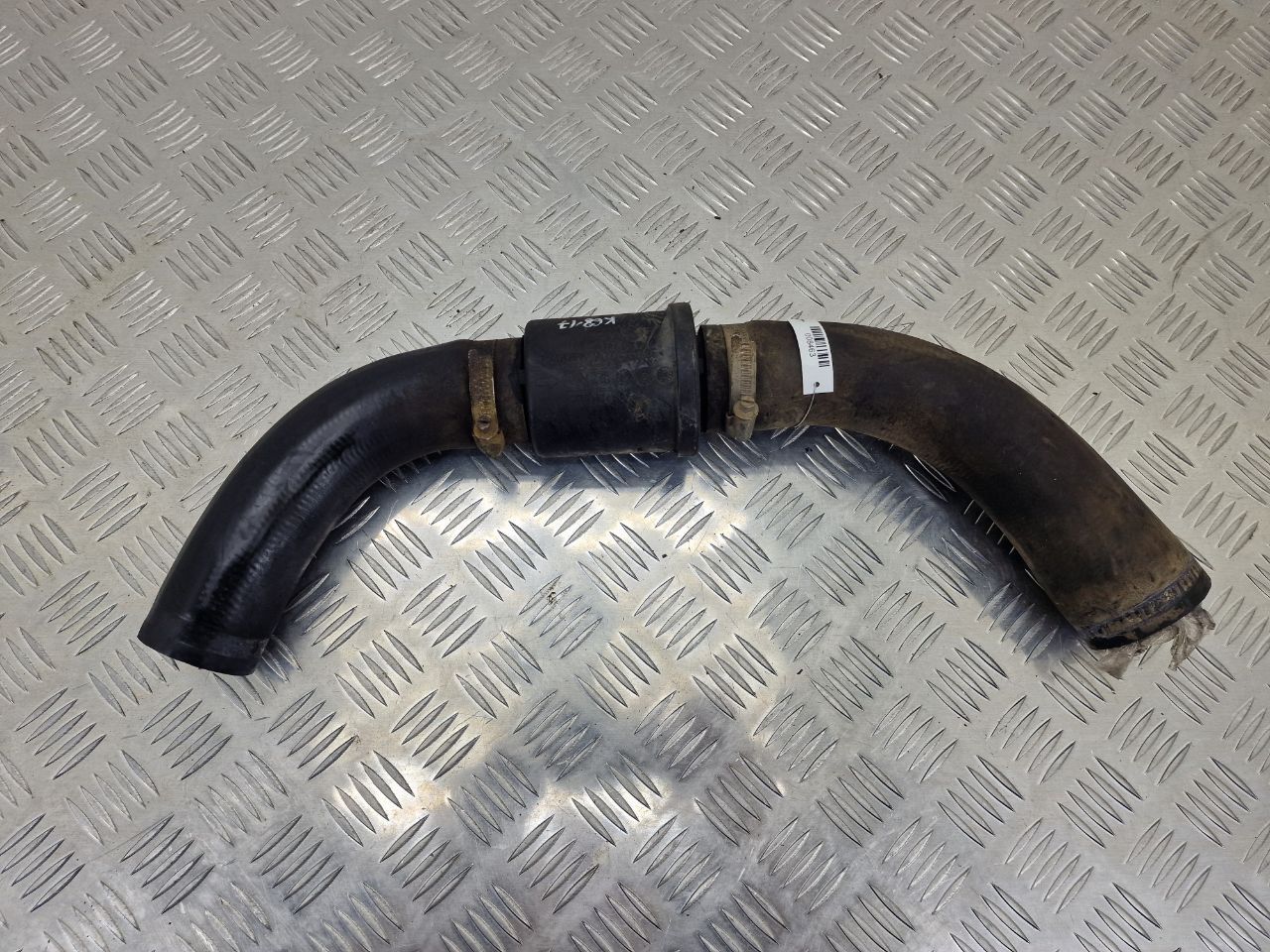 патрубок интеркулера Ford Transit 7 поколение 2009, 2.4 л., TD, дизель, МКПП, задний привод, 4010994A - фото №1