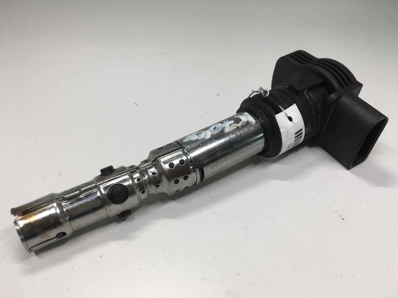 катушка зажигания Audi A4 B6 2004, 1.8 л., Ti, бензин, МКПП, передний привод, 06A905115D - фото №1