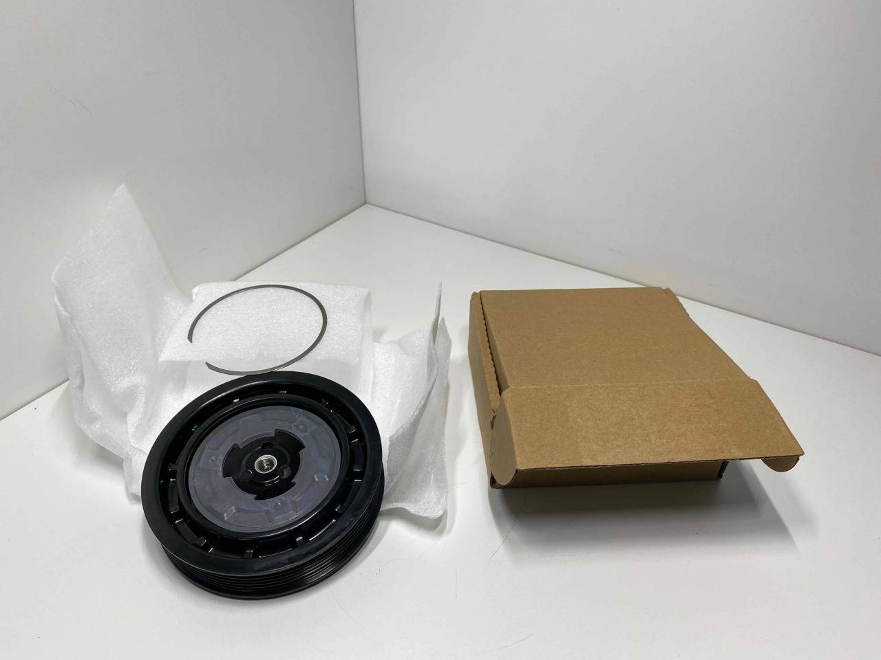 муфта компрессора кондиционера Renault Scenic 3 поколение 2010, 1.5 л., DCi, дизель, 8200939386A - фото №1