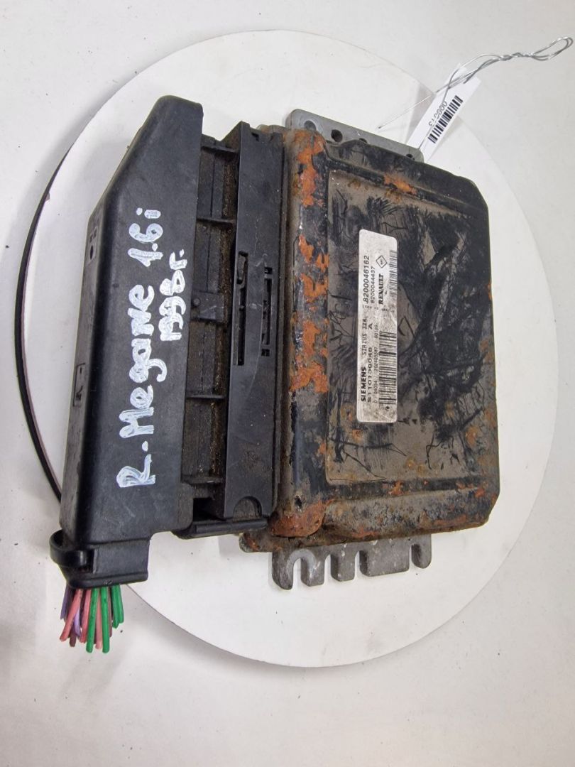 блок управления двигателем Renault Megane 1 поколение 1998, 1.6 л., бензин, 8200046162, S11013004B - фото №1