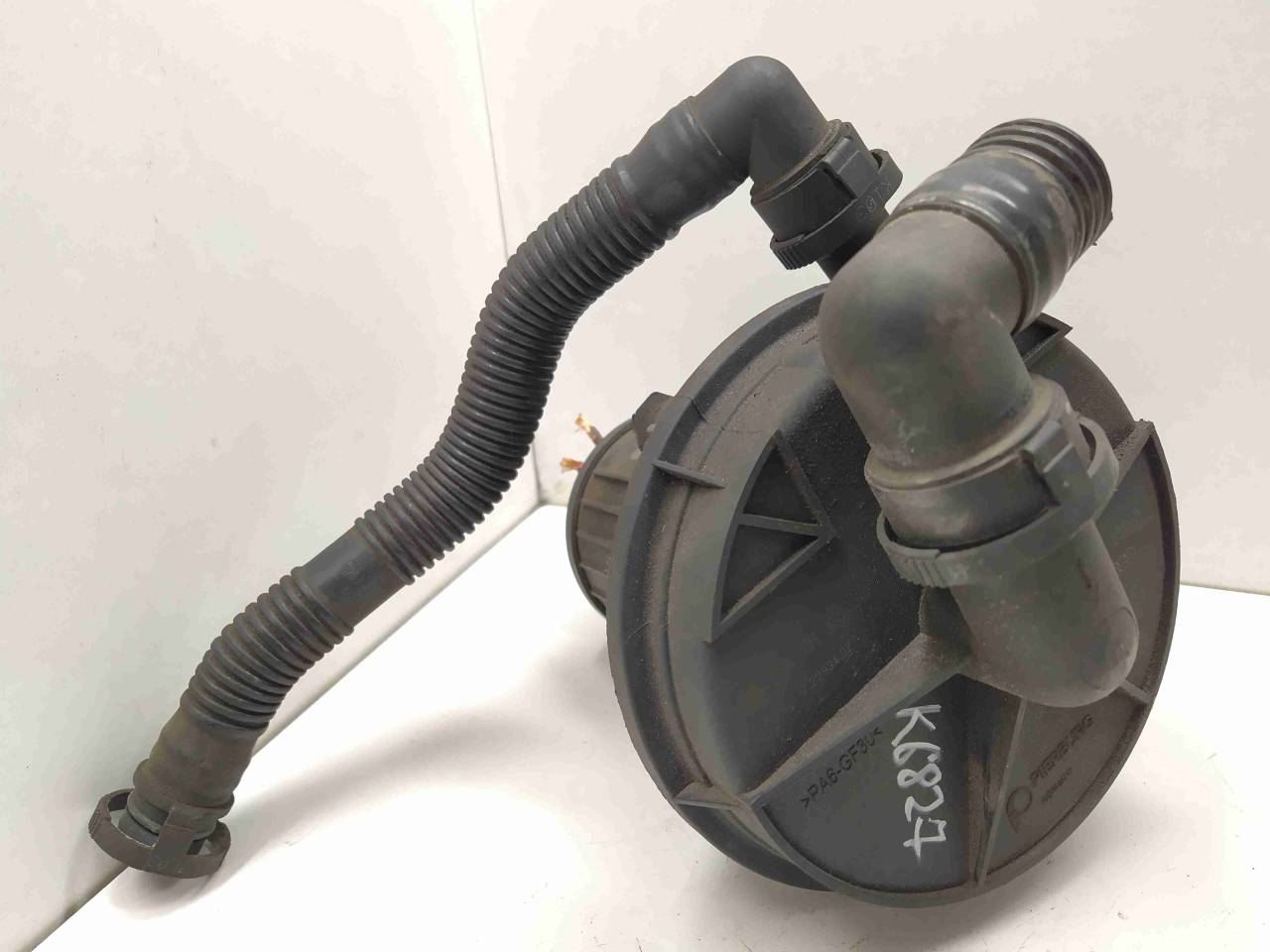 насос продувки катализатора Audi A3 8P 2004, 1.6 л., i, бензин, МКПП, передний привод, 06A959253B - фото №1