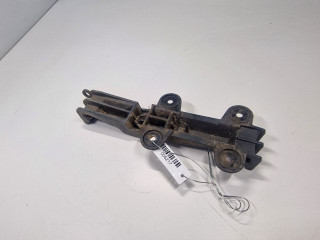 Крепление бампера переднего Audi 80 B3 1987, 1.8 л., бензин, МКПП, седан, передний привод, 893807253