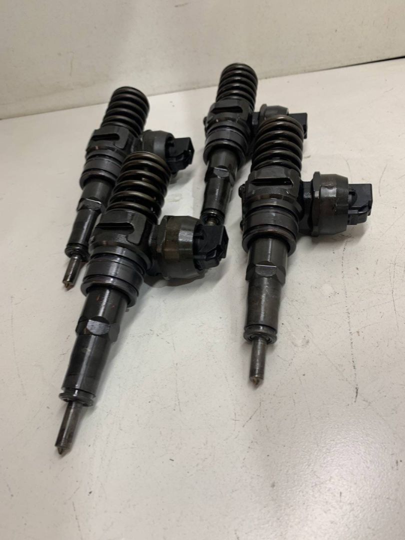 форсунка Volkswagen Transporter T5 2006, 1.9 л., дизель, 038130073AG, 0414720215 - фото №1