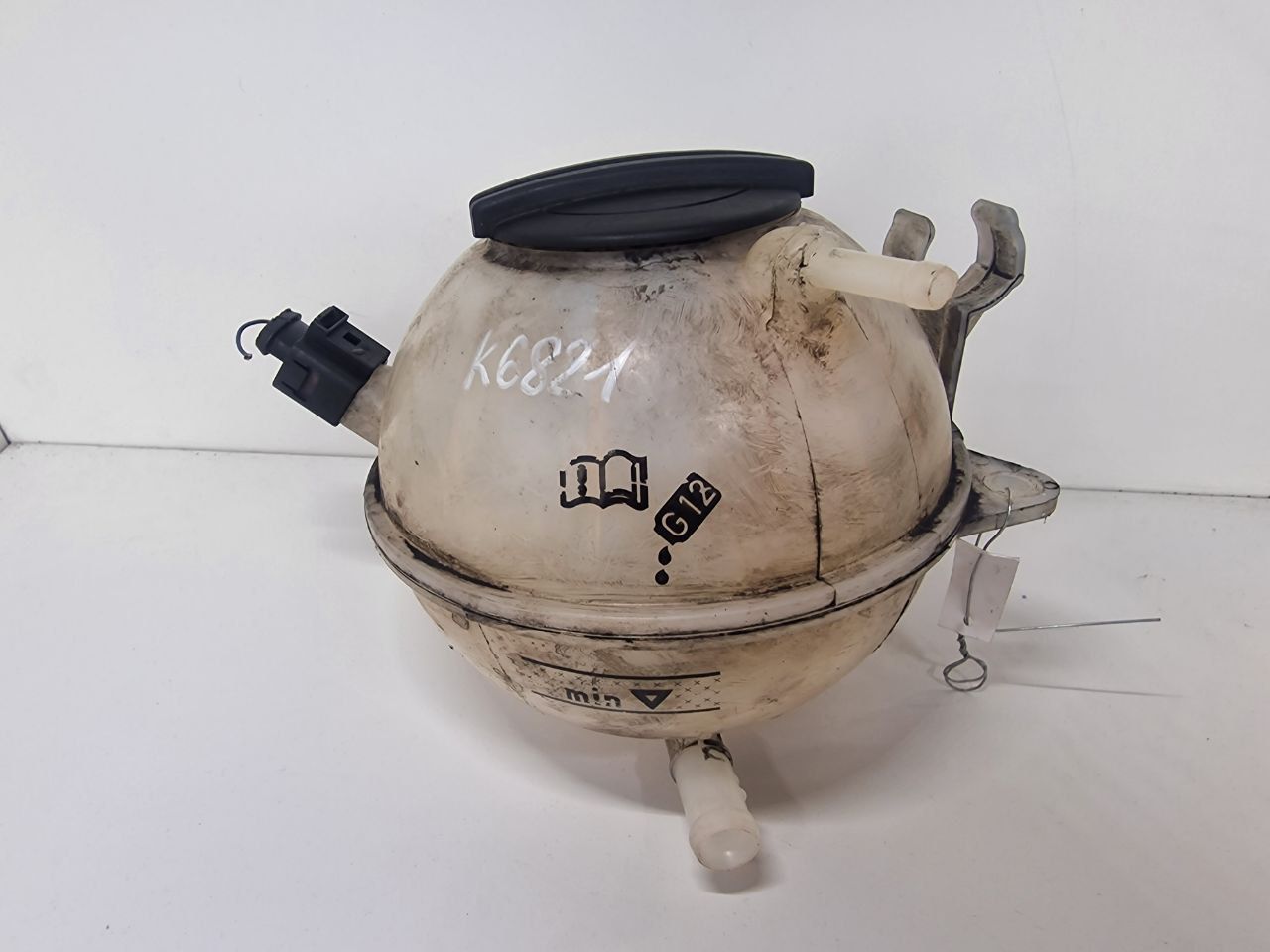 бачок расширительный Volkswagen Tiguan 1 поколение 2008, 2.0 л., TD, дизель, МКПП, полный привод, 1K0121407A - фото №1