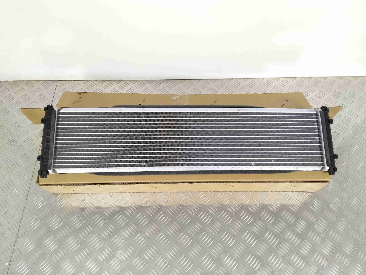 радиатор дополнительный системы охлаждения LiXiang L9 1 поколение 2023, 1.5 л., i, бензин, полный привод, X0121270027 - фото №1