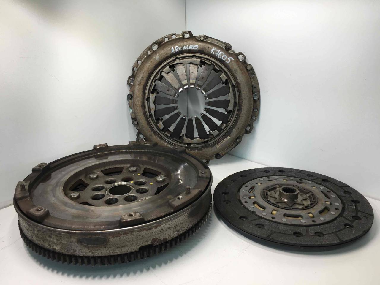 маховик Alfa Romeo MiTo 1 поколение 2009, 1.3 л., JTD, дизель, МКПП, передний привод, 55210947 - фото №1